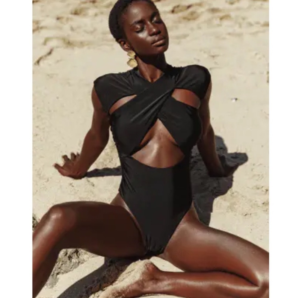 ANDREA IYAMAH NEW Black One Piece Swimsuit Size Large cutout